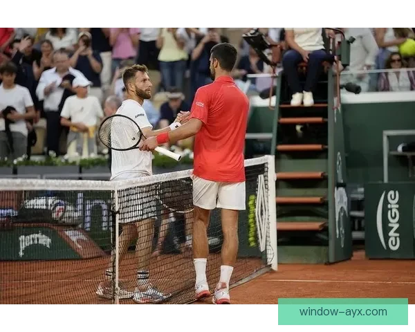 德约科维奇险胜逆转晋级 法网四强争夺战引关注